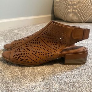 Tamaris leather sandals- women’s size 41 (US size 10.5)